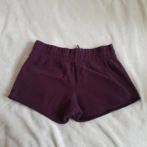 Lululemon Women's Size 8 Dark Purple Drawstring Pull On Jogger Shorts - Picture 4 of 9
